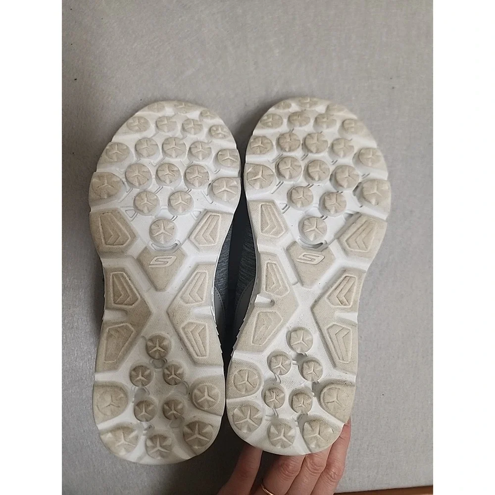 Skechers Womens Size 8 Go Run Goga Mat Grey Sneakers